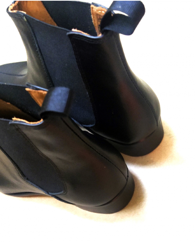 Beat Girl Black leather