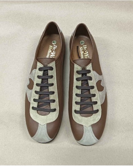 Watts Brown Liquorice Sand